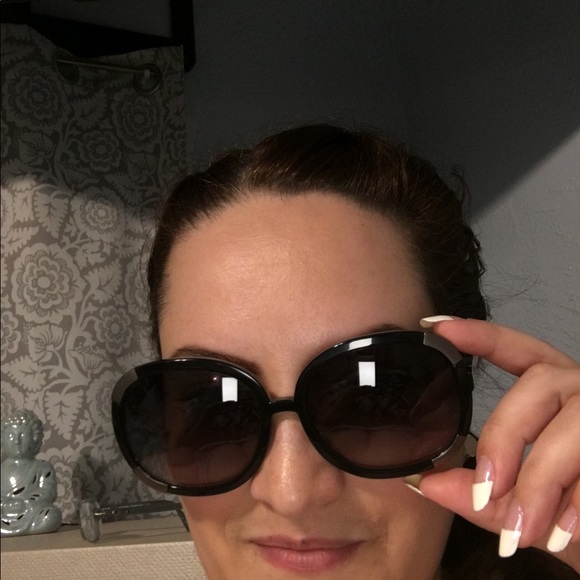Chloe Sunny’s the Kim K Shades 🌞🌈😎 - Picture 7 of 8